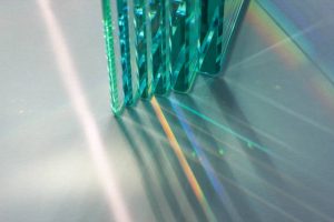 تهیه شیشه سکوریت بالکن ریلی مقرون به صرفه